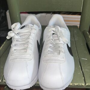 Nike White and Black Women's Sneakers